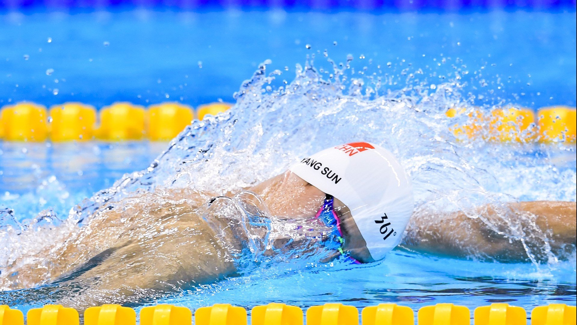 中国篮球名将与青少年交流活动持续火热,中国青年篮球队员